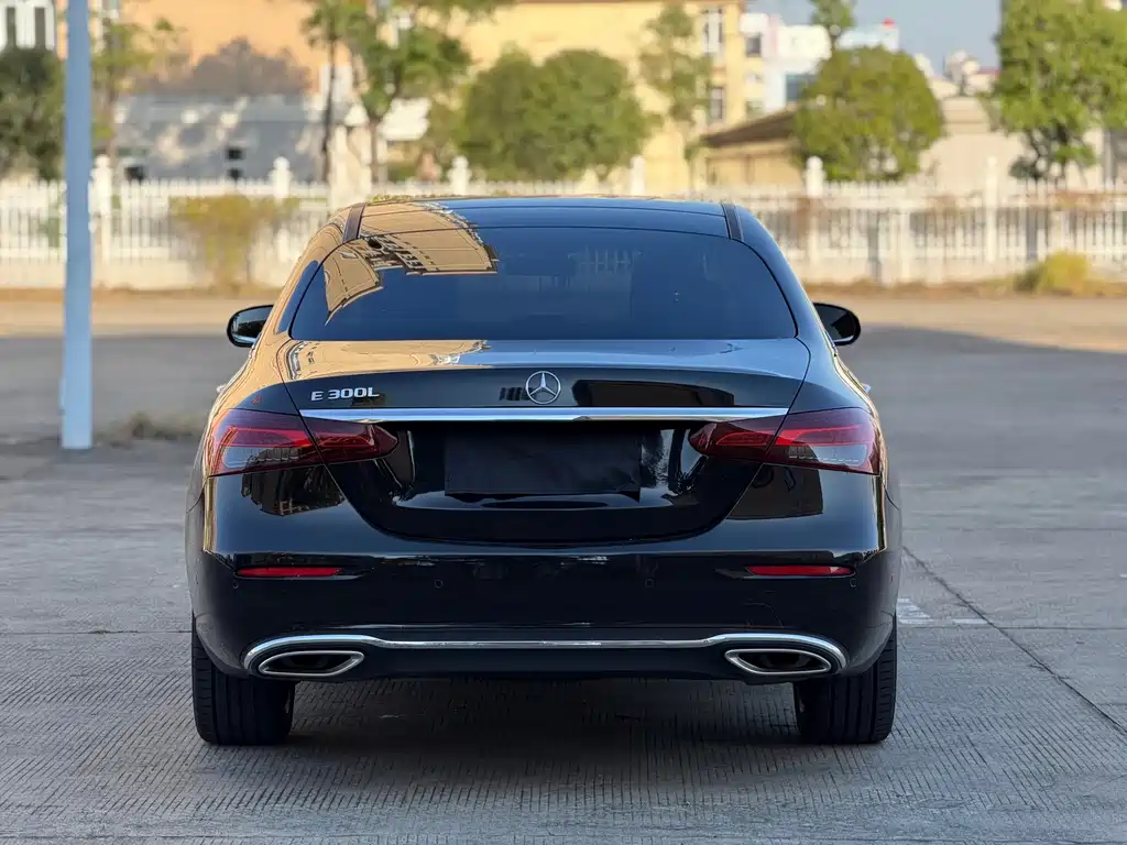 Mercedes-Benz E-Class — миниатюра 8