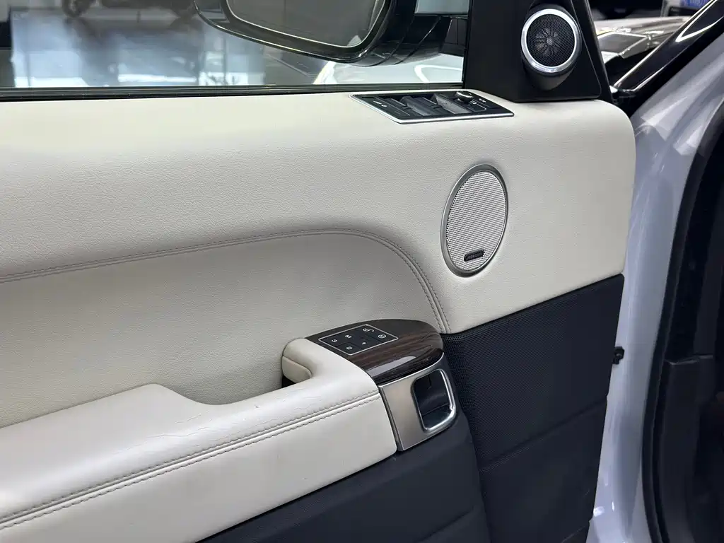 Land Rover Range Rover — миниатюра 5