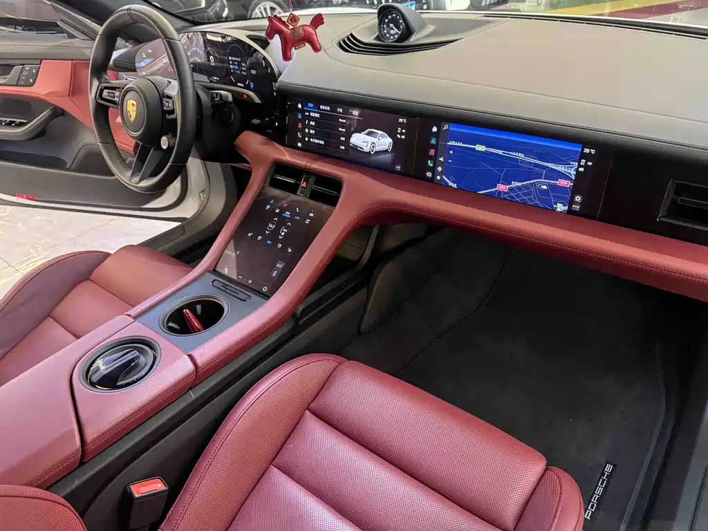 Porsche Taycan — миниатюра 8