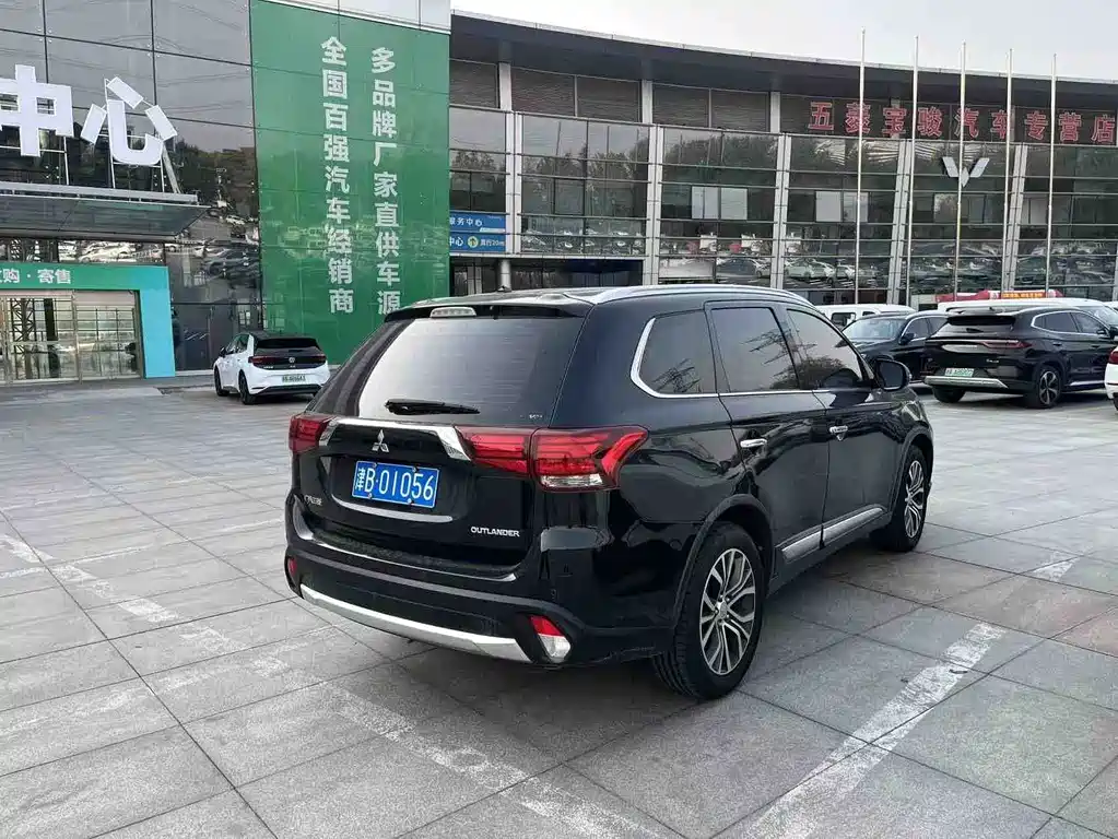 Mitsubishi Outlander — миниатюра 6