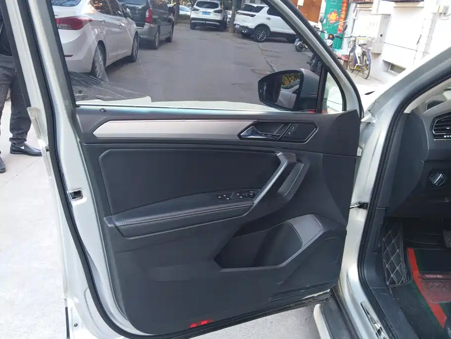 Volkswagen Tiguan L — миниатюра 7