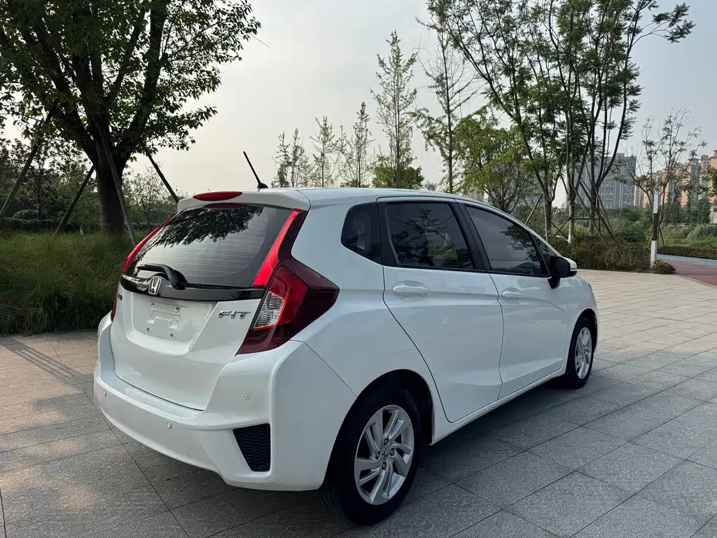 Honda Fit 2016 1.5L SES CVT Fashion