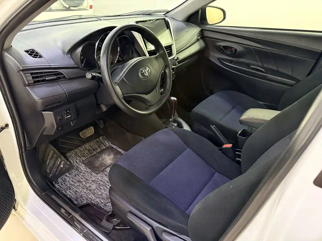 Toyota Yaris L — миниатюра 10