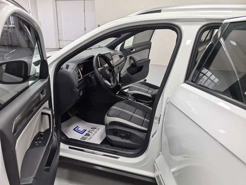 Volkswagen T-Roc — миниатюра 13
