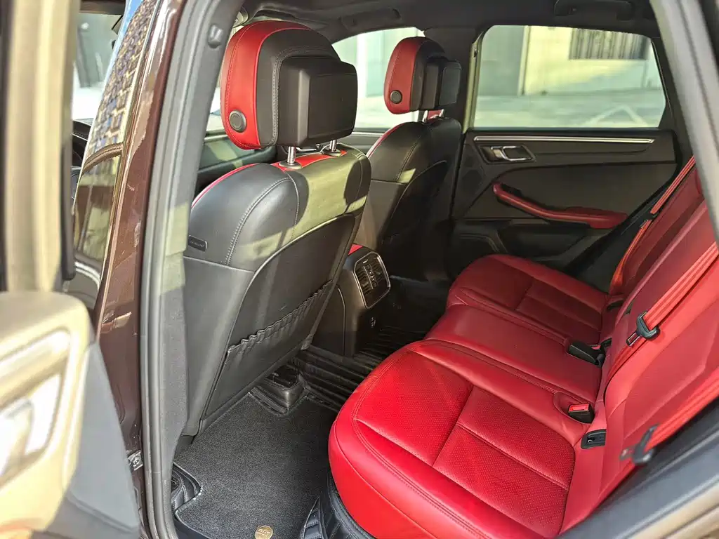 Porsche Macan — миниатюра 6