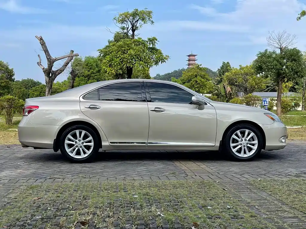 Lexus ES — миниатюра 4