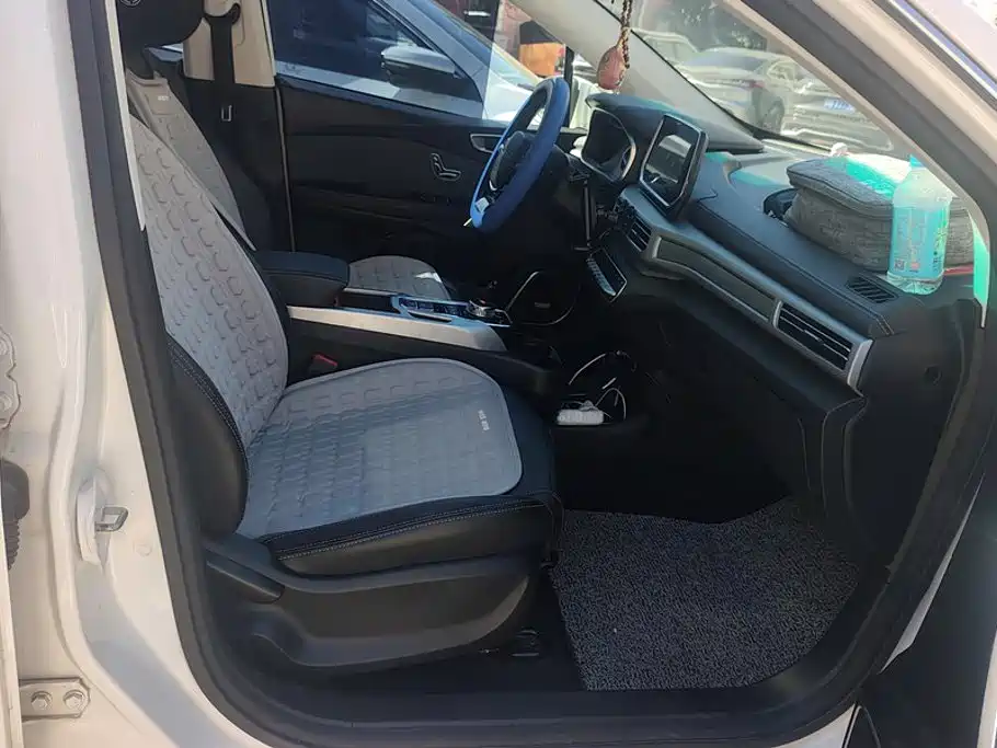 BAIC EX3 — миниатюра 8