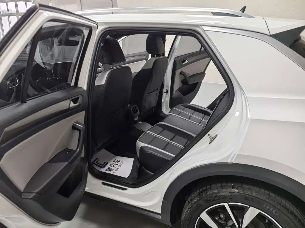 Volkswagen T-Roc — миниатюра 12