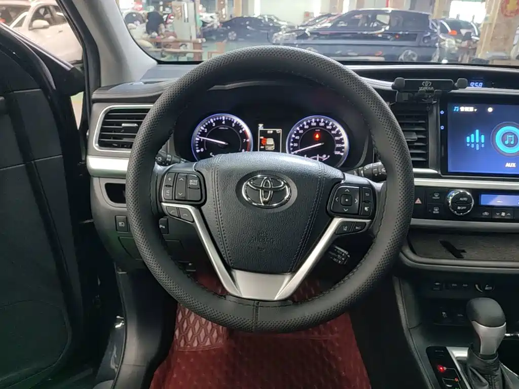 Toyota Highlander — миниатюра 11