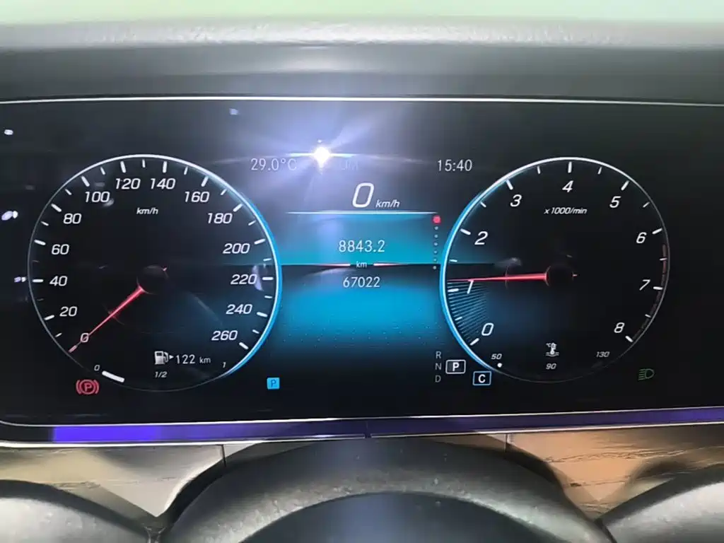 Mercedes-Benz E-Class — миниатюра 12