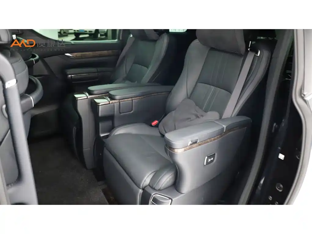 Toyota Vellfire — миниатюра 7