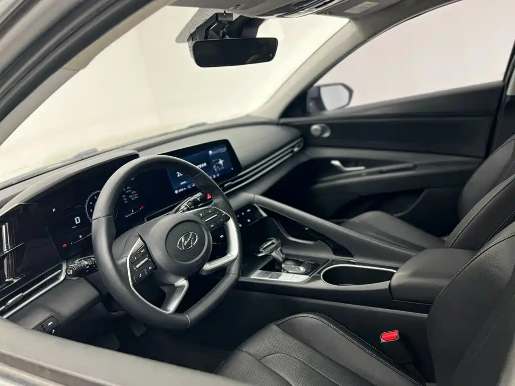 Hyundai Elantra — миниатюра 14