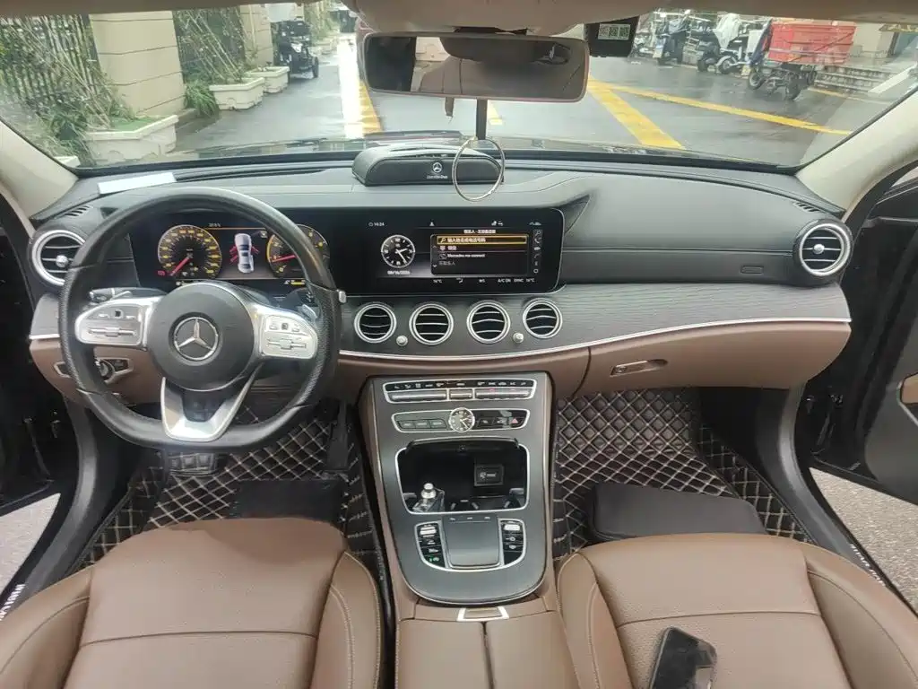 Mercedes-Benz E-Class — миниатюра 13