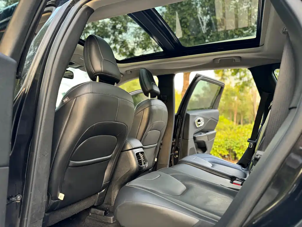 Jeep Cherokee — миниатюра 7