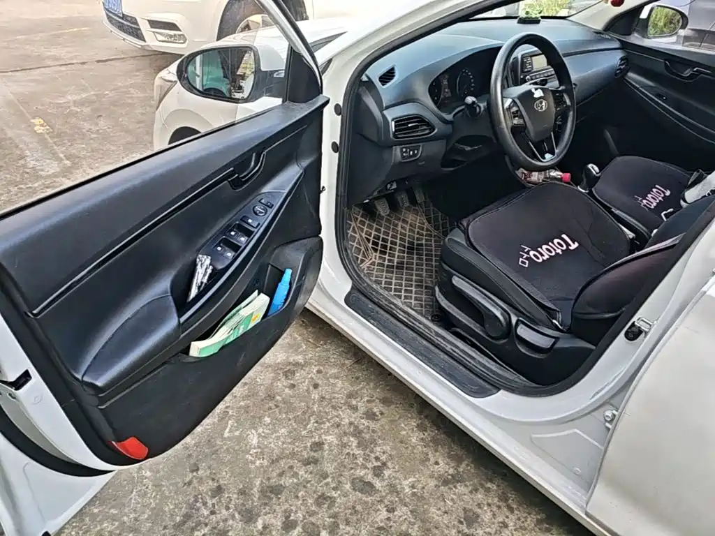 Hyundai Elantra — миниатюра 16
