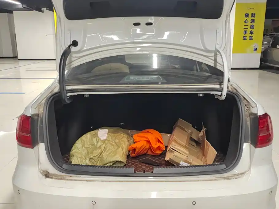 Volkswagen Sagitar — миниатюра 4