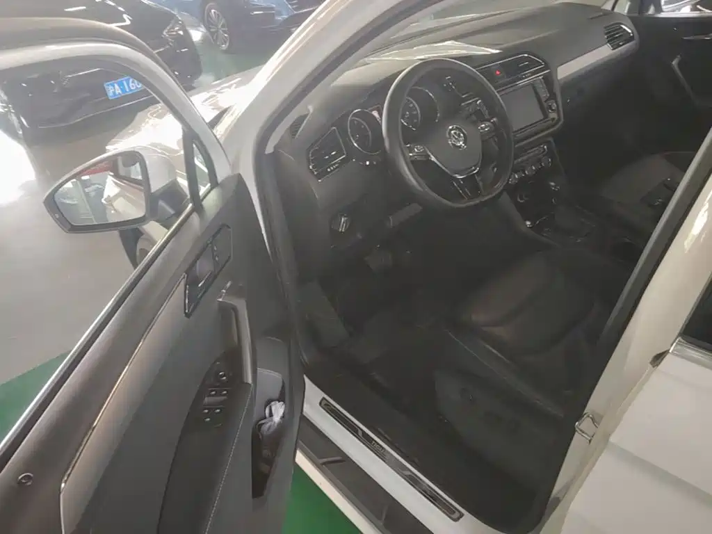Volkswagen Tiguan L — миниатюра 16