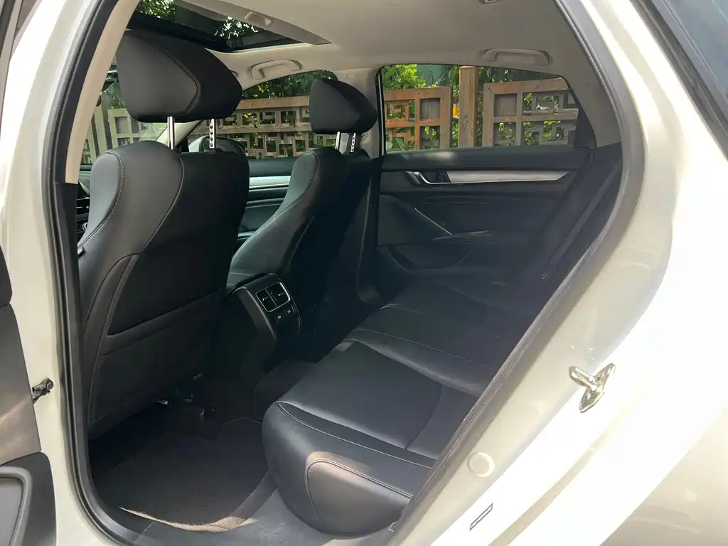 Honda Accord — миниатюра 8