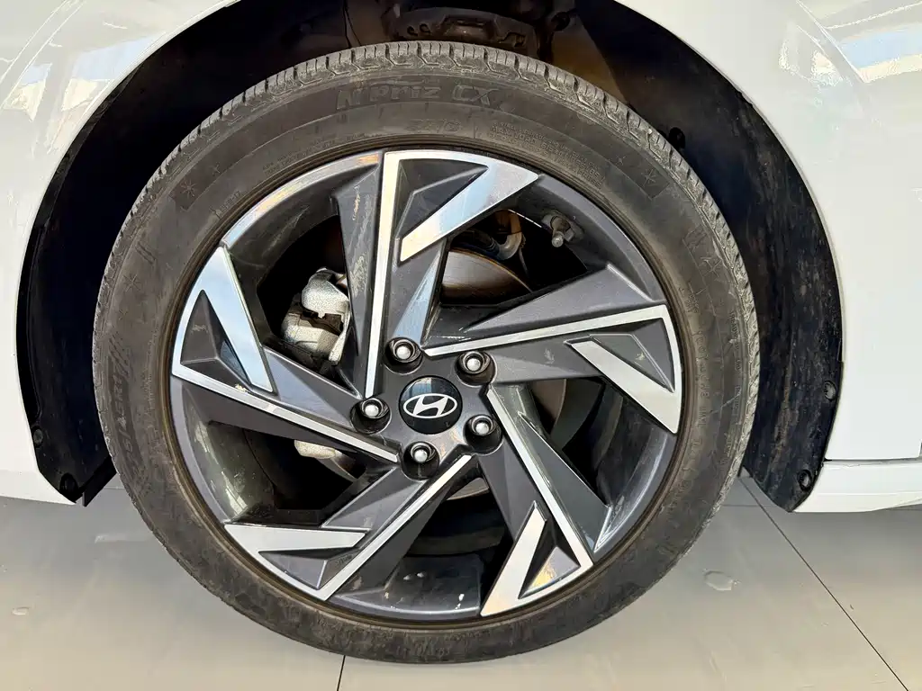 Hyundai Elantra — миниатюра 13