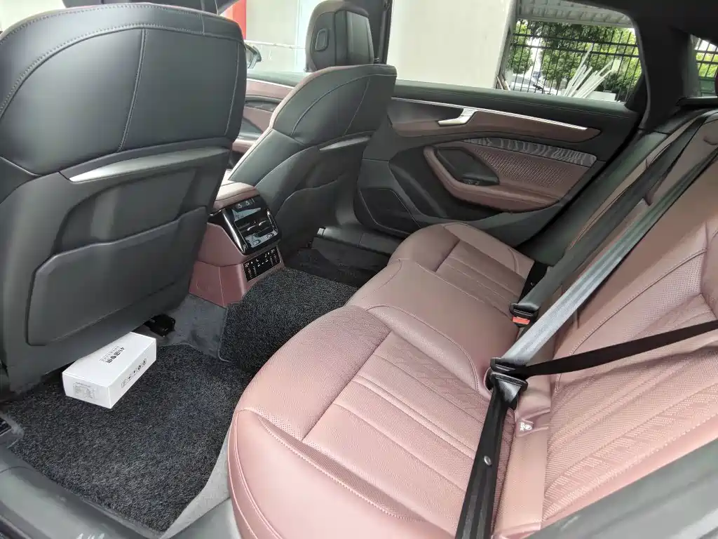 Audi A6L — миниатюра 6