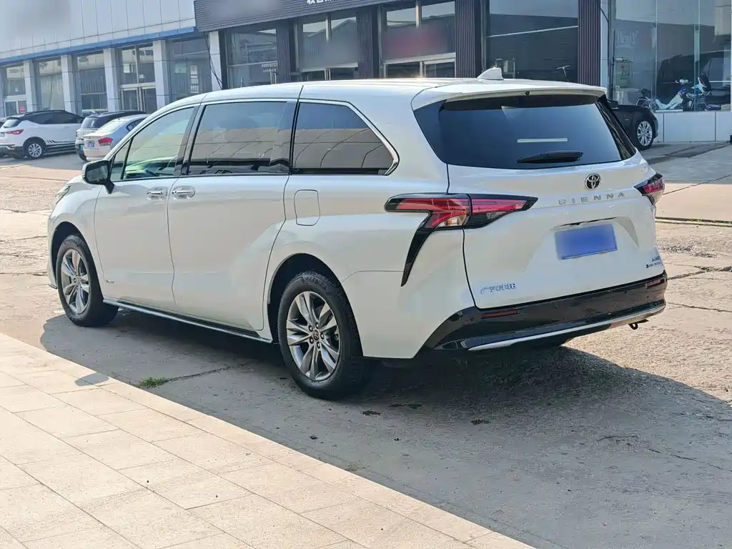 Toyota Sienna — миниатюра 10