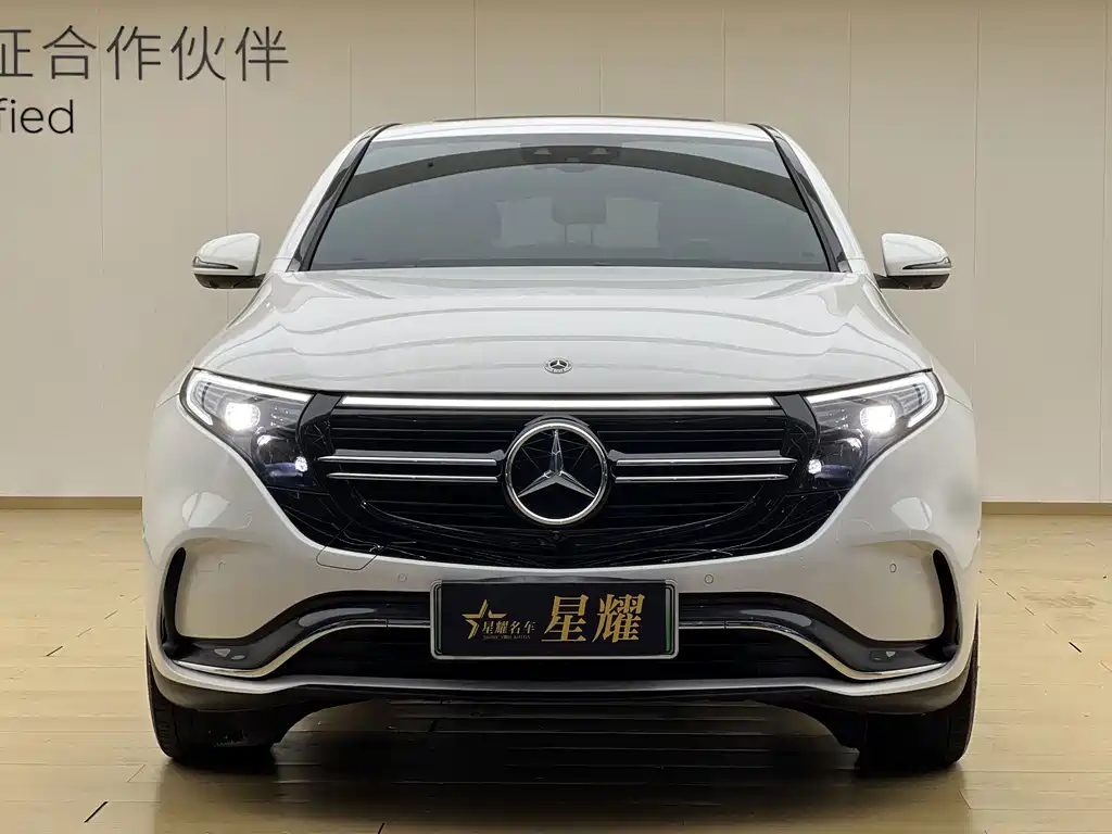 Mercedes-Benz EQC — миниатюра 2