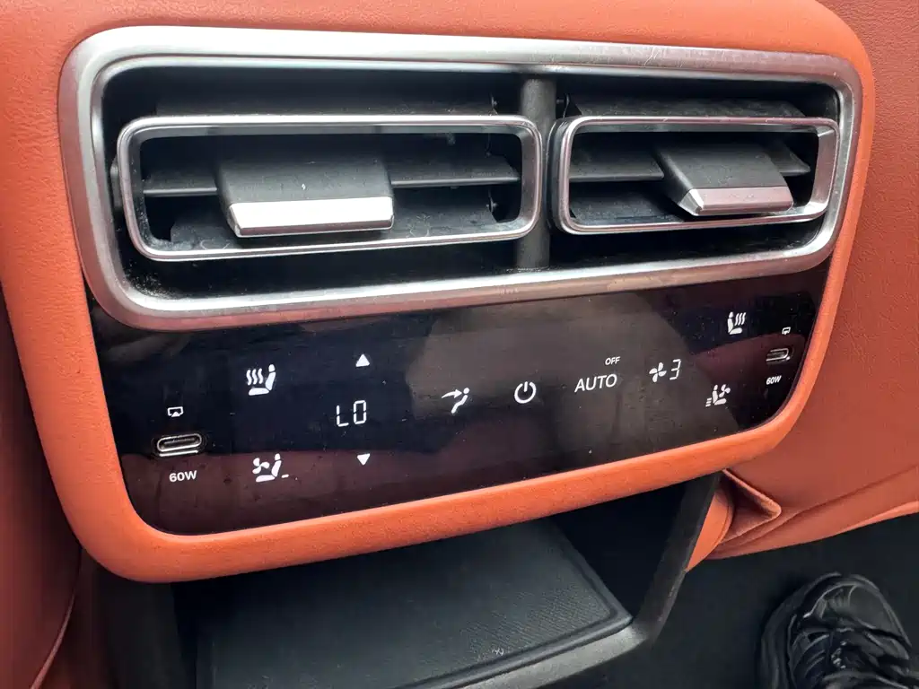 Li Auto Li L6 — миниатюра 10