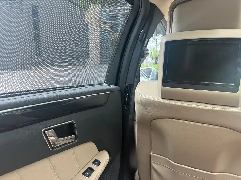 Mercedes-Benz E-Class — миниатюра 23