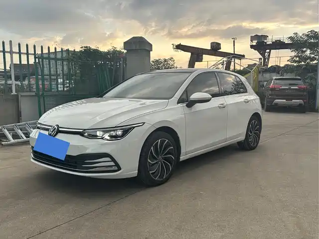 VOLKSWAGEN GOLF 2021