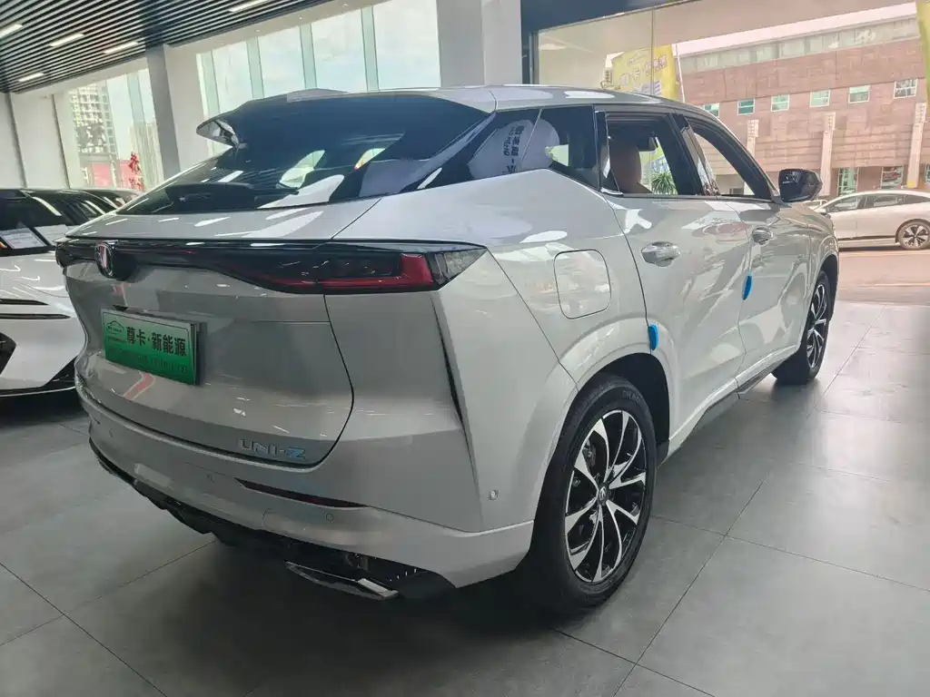 Changan UNI-Z New Energy — миниатюра 8