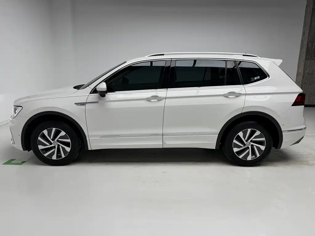 Volkswagen Tiguan L PHEV 430PHEV Plug-in Hybrid Premium Edition, фото 9