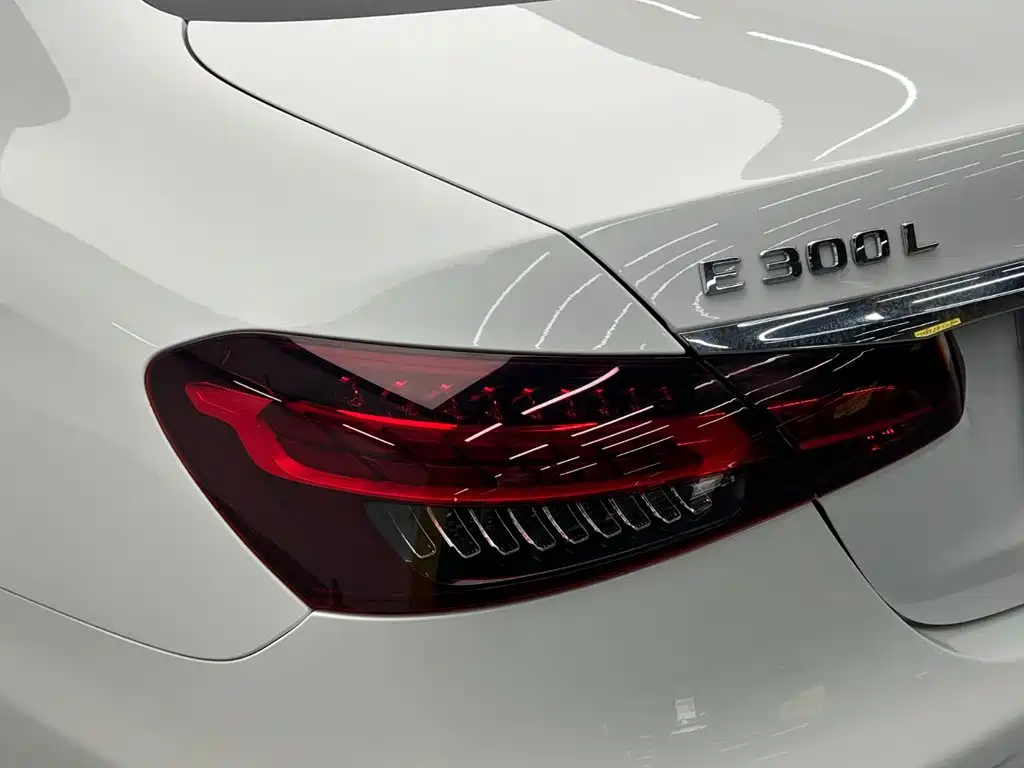 Mercedes-Benz E-Class — миниатюра 10
