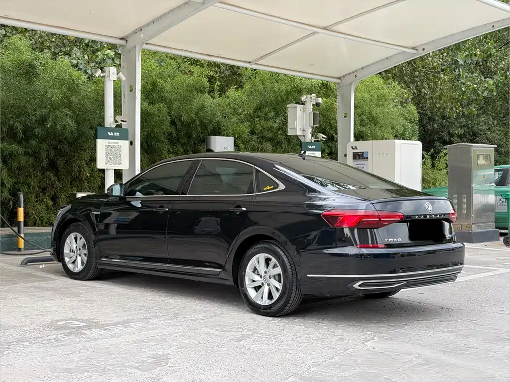 Volkswagen Passat PHEV — миниатюра 17