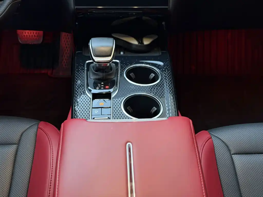 Hongqi Hongqi HS3 — миниатюра 13