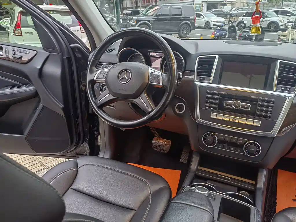 Mercedes-Benz M-Class — миниатюра 17