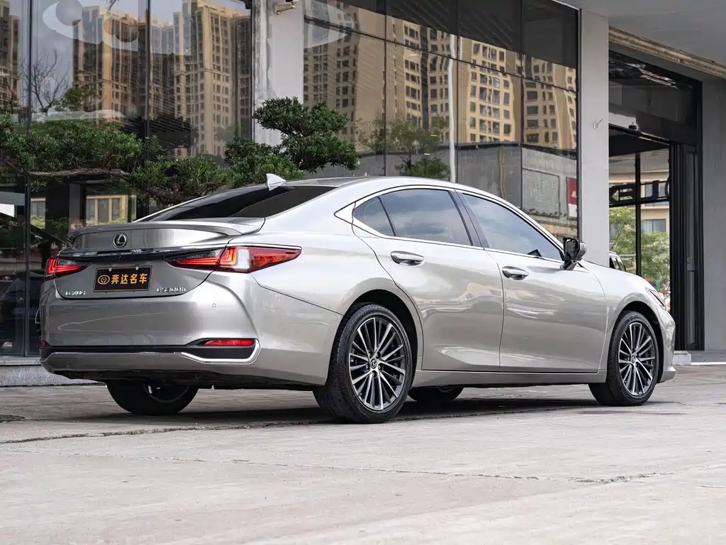 Lexus ES 2022 300h Premium