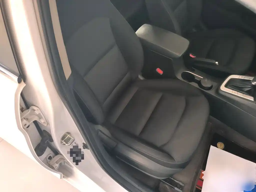 Hyundai Elantra — миниатюра 25