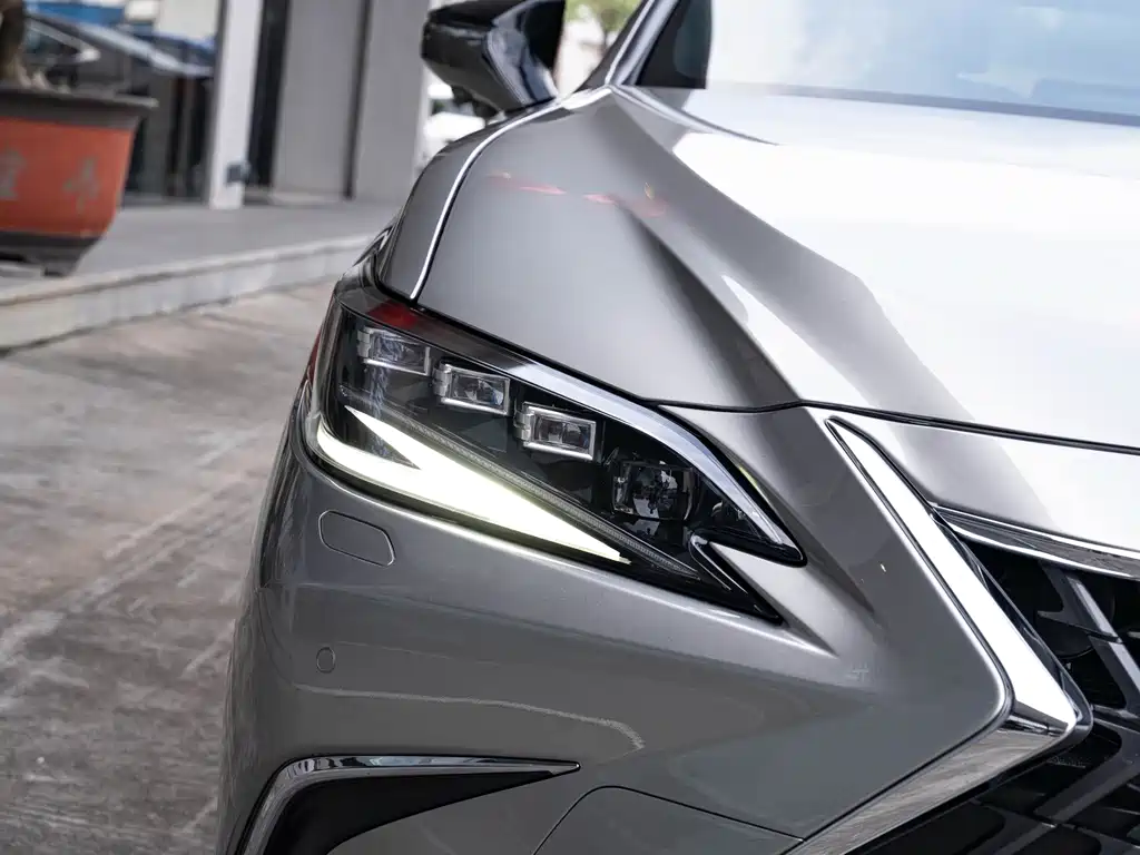 Lexus ES 2022 300h Premium