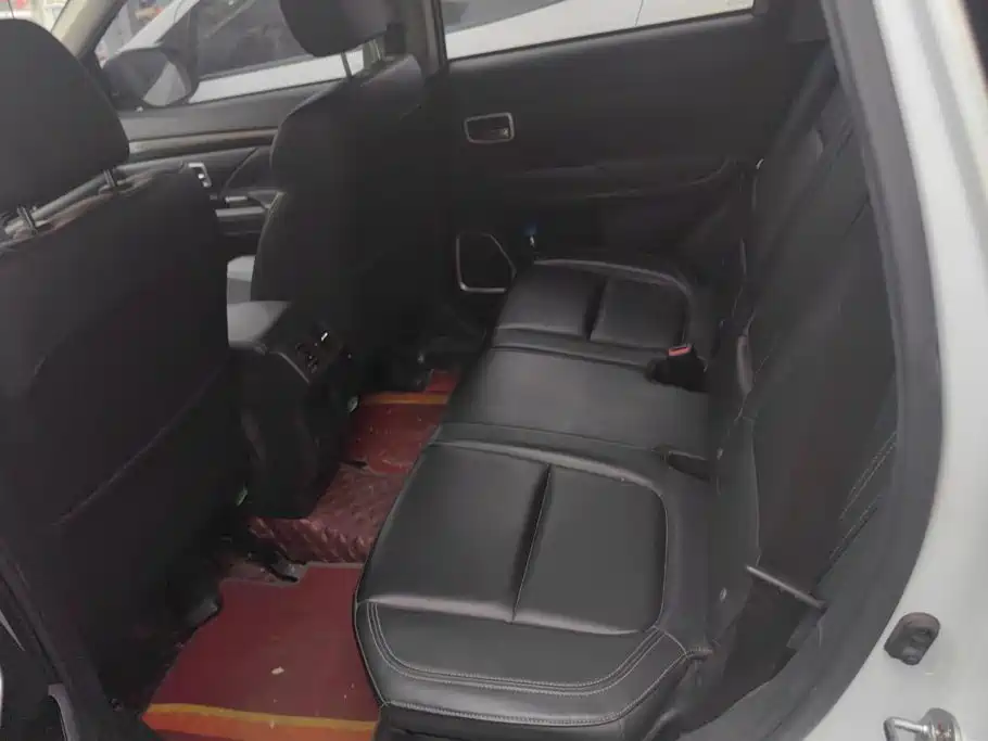 Mitsubishi Outlander — миниатюра 11