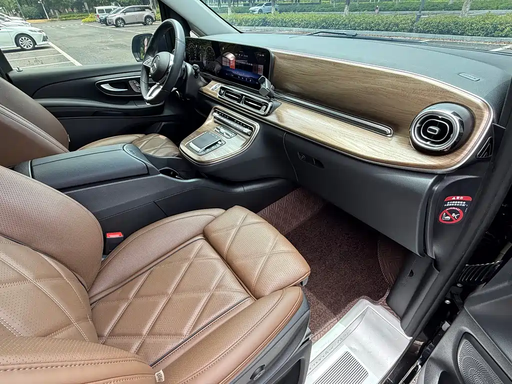 Mercedes-Benz V-Class V 2024 V 300
