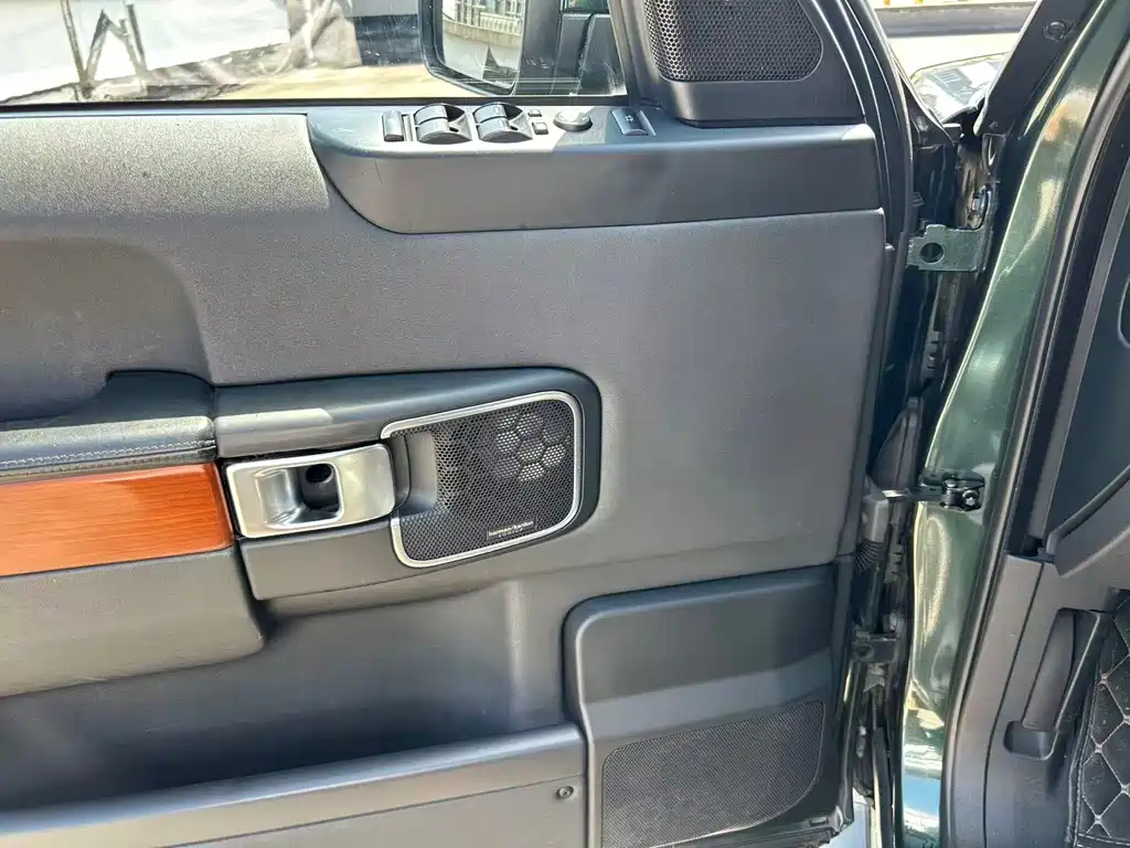 Land Rover Range Rover — миниатюра 8