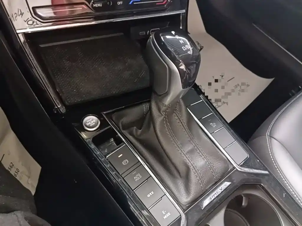 Volkswagen Passat PHEV — миниатюра 14