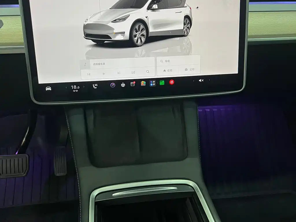 Tesla Model Y — миниатюра 14