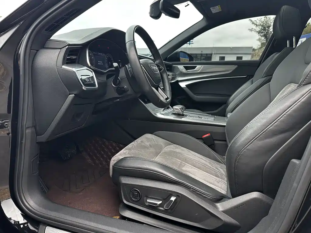 Audi A6L 2023 40 TFSI Luxury