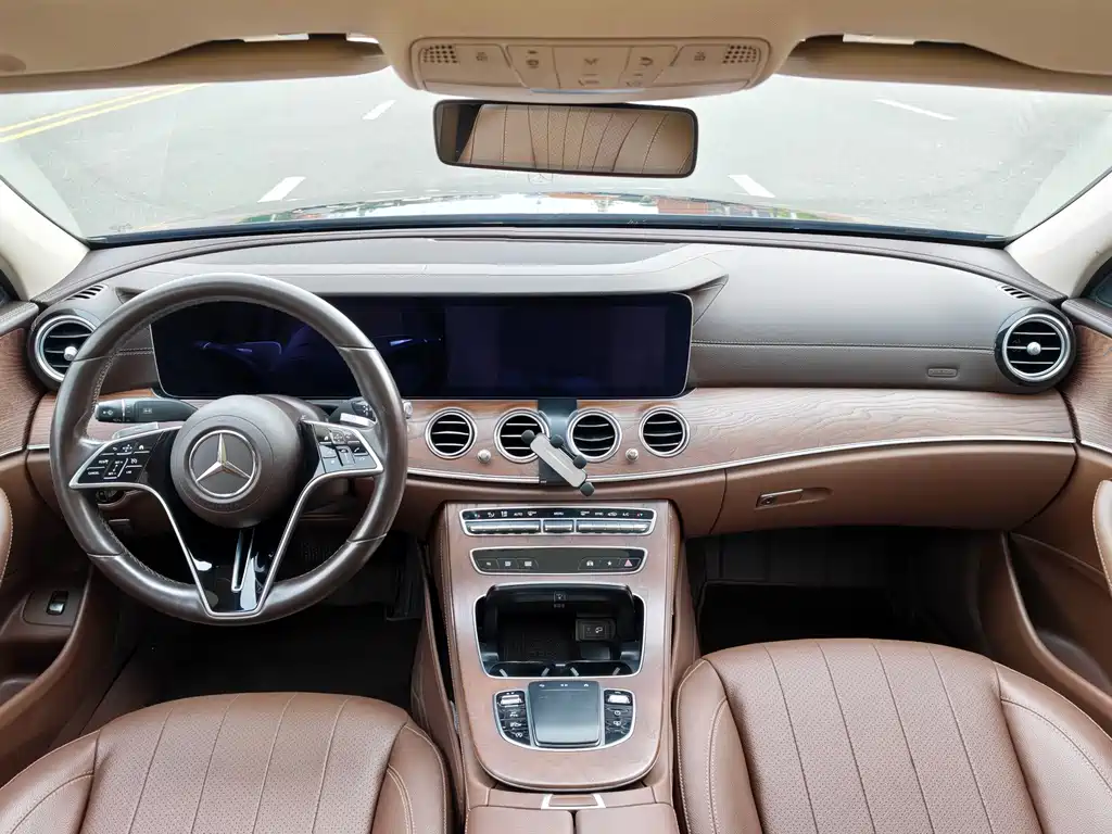 Mercedes-Benz E-Class — миниатюра 7