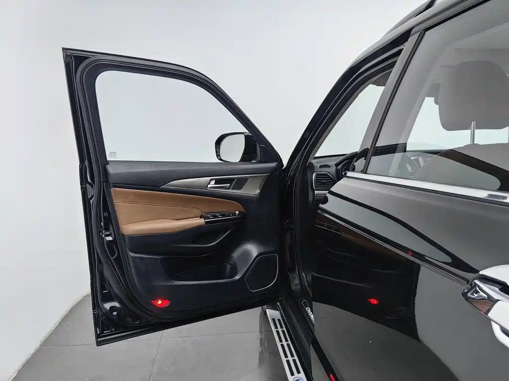 Changan CS95 — миниатюра 8