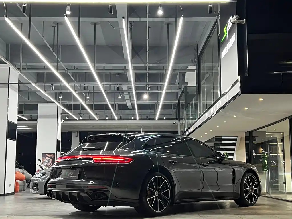 PORSCHE PANAMERA