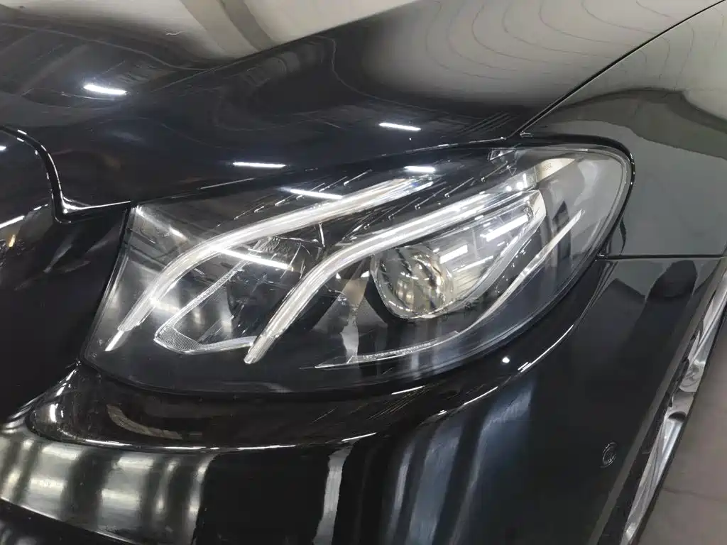 Mercedes-Benz E-Class — миниатюра 7