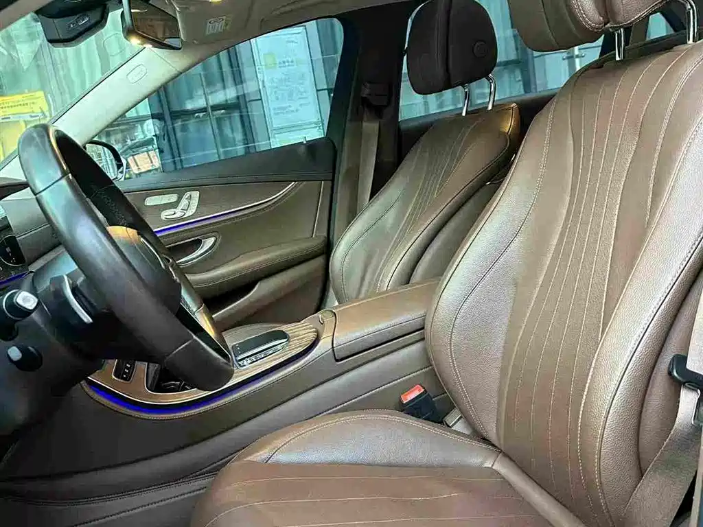Mercedes-Benz E-Class — миниатюра 9