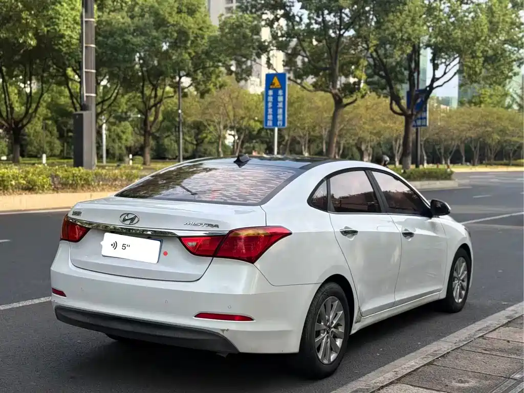 Hyundai Mistra — миниатюра 8